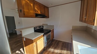 9574 Easter Way in San Diego, CA - Building Photo - Building Photo