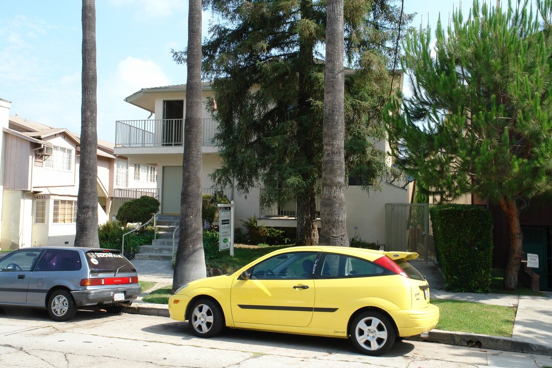 14327 Dickens St in Sherman Oaks, CA - Building Photo