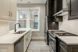 2318 W Thomas St in Chicago, IL - Building Photo - Building Photo