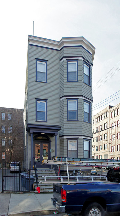 28 Pier St in Yonkers, NY - Building Photo
