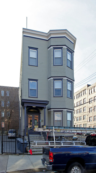 28 Pier St in Yonkers, NY - Building Photo