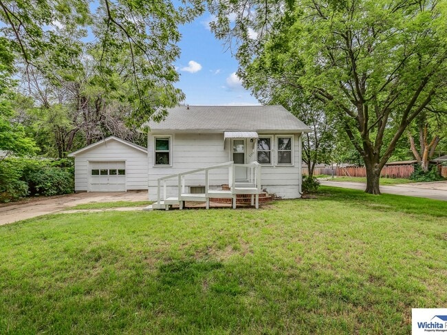 2203 S Santa Fe St in Wichita, KS - Building Photo - Building Photo
