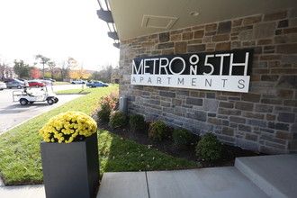 Metro On 5Th Apartments in St. Charles, MO - Building Photo - Building Photo