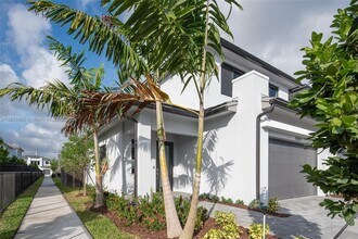 8327 SW 121st Ter in Kendall, FL - Building Photo - Building Photo