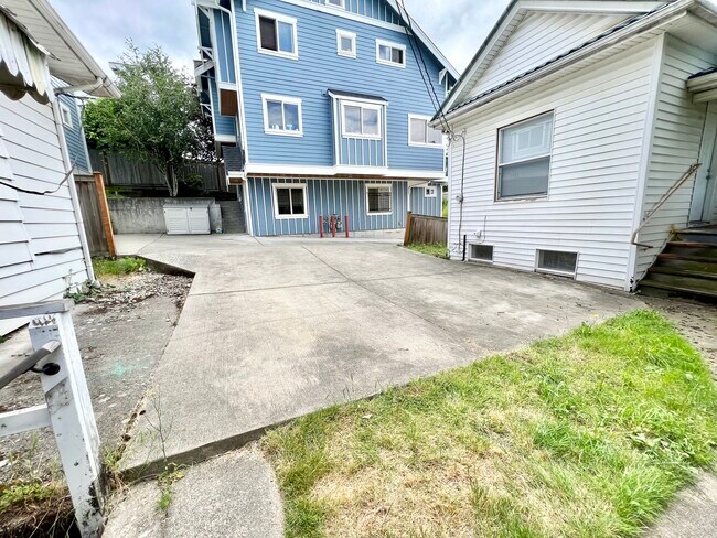 1615 S King St, Unit B in Seattle, WA - Building Photo - Building Photo