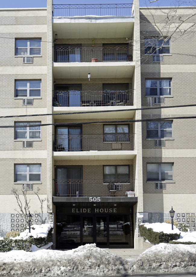 505 White Plains Rd in Eastchester, NY - Building Photo - Building Photo