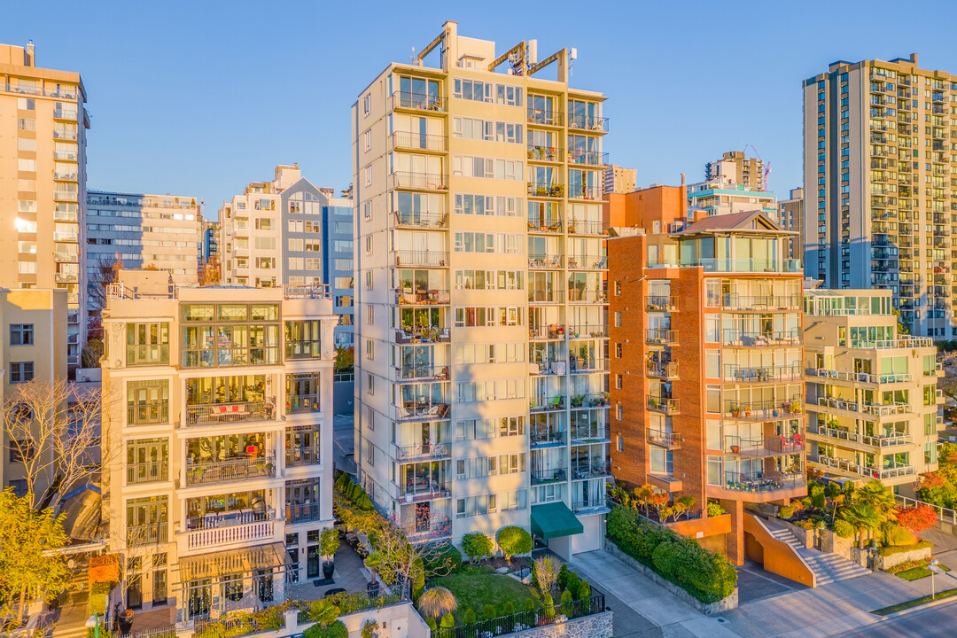 Beachview Towers in Vancouver, BC - Building Photo