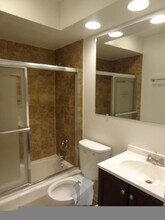 5909 N Kenmore Ave, Unit 207 in Chicago, IL - Building Photo - Building Photo