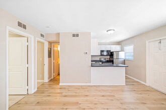 2660 NE 8th Ave, Unit 115 in Wilton Manors, FL - Building Photo - Building Photo