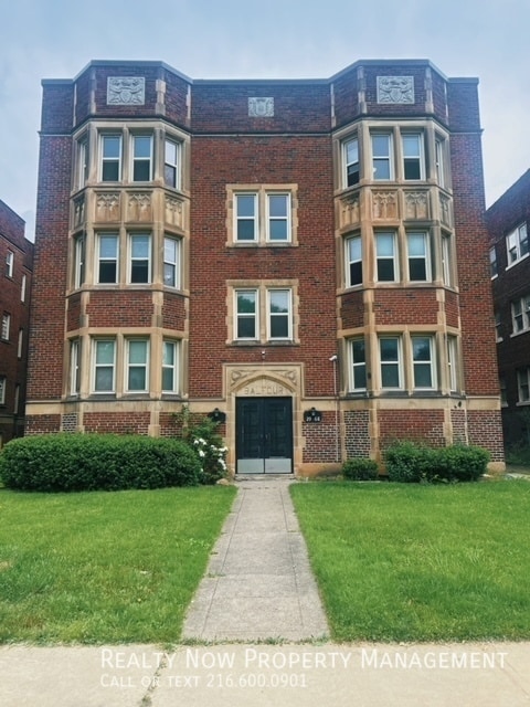 2972 S Moreland Blvd