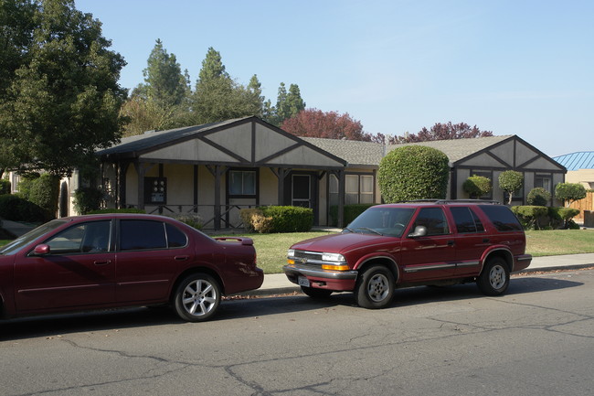 2491 Palm Ave in Atwater, CA - Foto de edificio - Building Photo