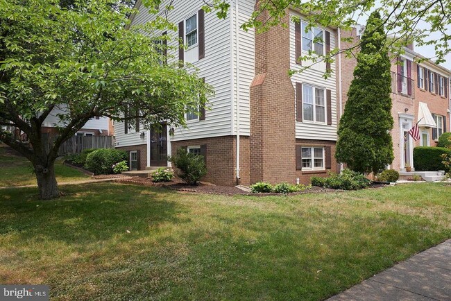 2501 Windbreak Dr in Alexandria, VA - Building Photo - Building Photo