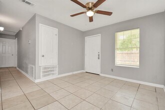 8622 Elbert St-Unit -B in Houston, TX - Building Photo - Building Photo