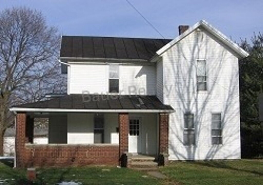 146 E Liberty St in Ashland, OH - Foto de edificio