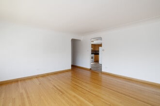 6216 W Irving Park Rd in Chicago, IL - Building Photo - Building Photo