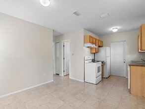 170 SE Solaz Ave in Port St. Lucie, FL - Building Photo - Building Photo