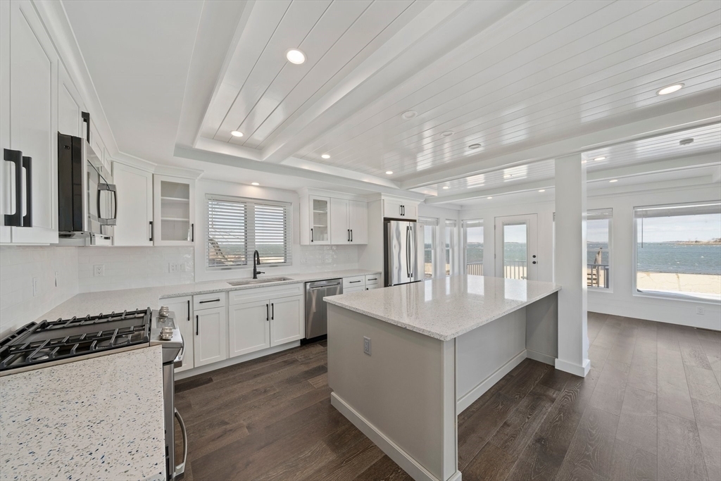 18 Bayswater Rd in Quincy, MA - Building Photo