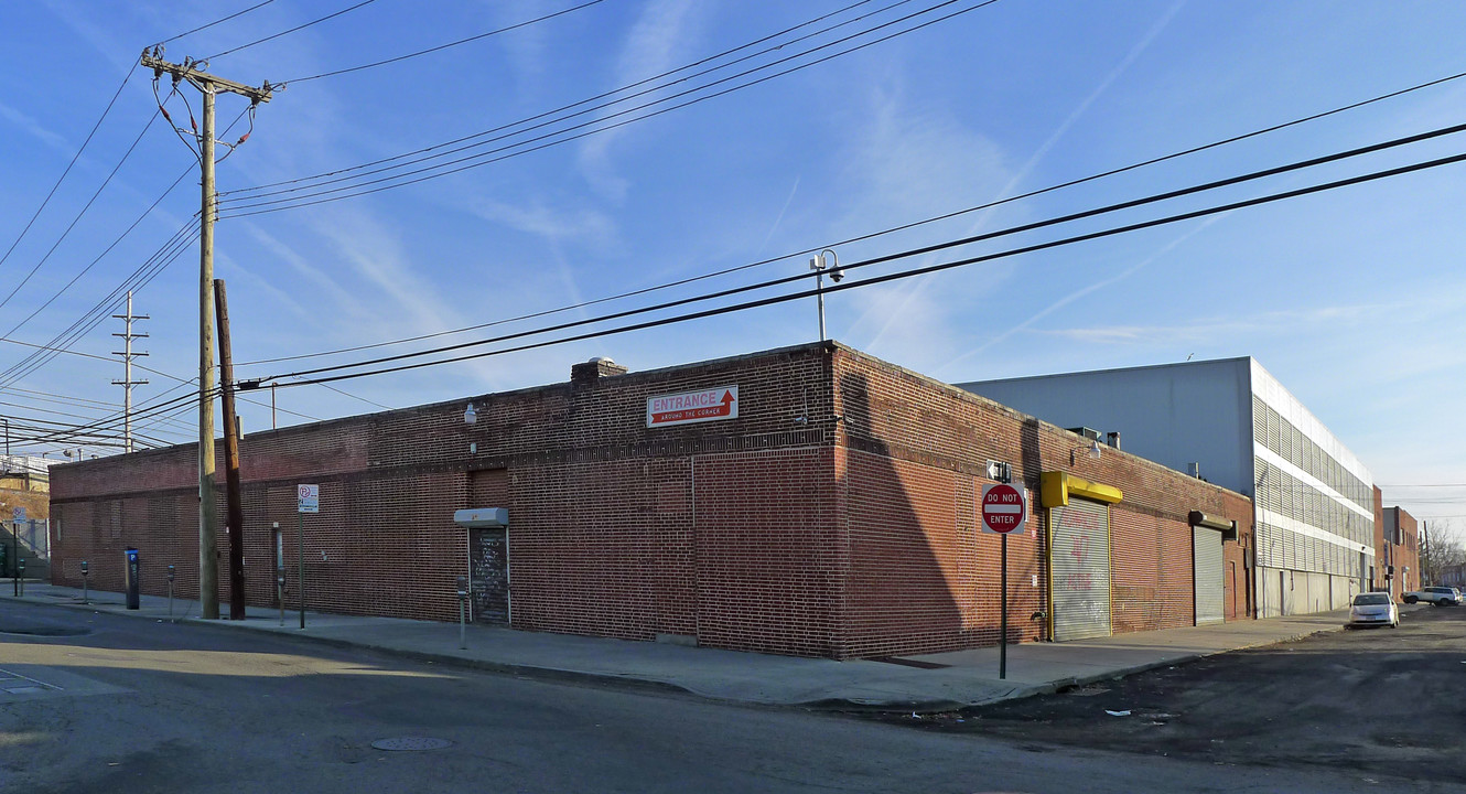 218-65 98th Ave in Jamaica, NY - Building Photo