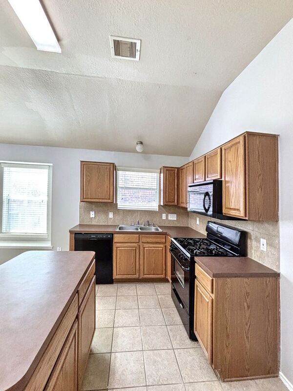20118 Niagra Falls Dr in Tomball, TX - Building Photo - Building Photo
