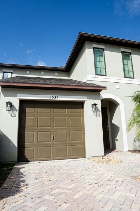 5030 NW Coventry Cir in Port St. Lucie, FL - Building Photo