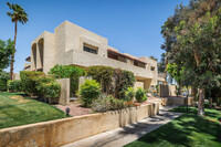 200 E Racquet Club Rd in Palm Springs, CA - Foto de edificio - Building Photo