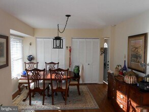 9817 Pebble Weigh Ct in Burke, VA - Building Photo - Building Photo