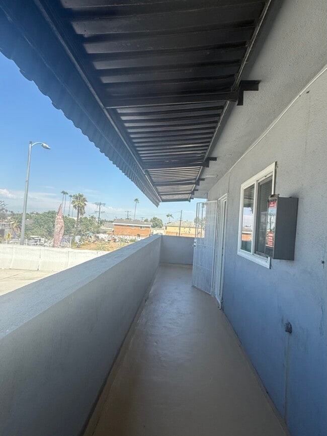 8217 S Western Ave, Unit 3 in Los Angeles, CA - Building Photo - Building Photo