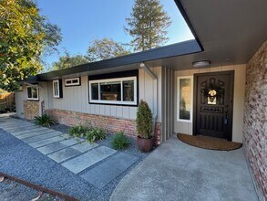10505 Cherry Ridge Rd in Sebastopol, CA - Building Photo - Building Photo