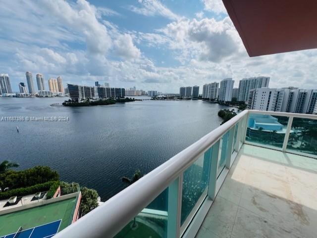 3370 Hidden Bay Dr, Unit #1413 in Aventura, FL - Foto de edificio - Building Photo