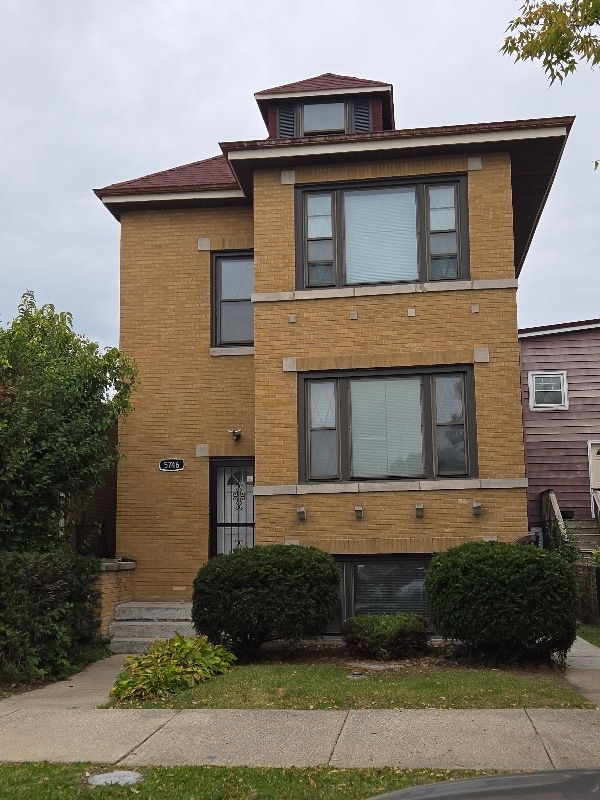 5746 W 64th Pl