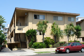 4250 Lindblade Dr in Los Angeles, CA - Building Photo - Building Photo