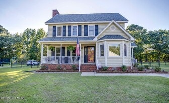 2232 Valley Dr in Winterville, NC - Building Photo