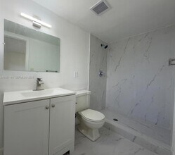 15221 NE 6th Ave in Miami, FL - Foto de edificio - Building Photo
