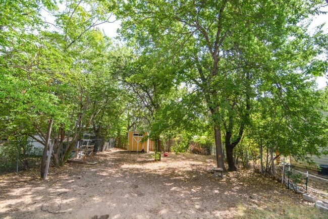 985 N Chamberlain St in Stephenville, TX - Building Photo - Building Photo