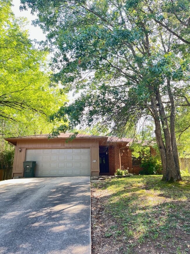 property at 2113 Loren Cir