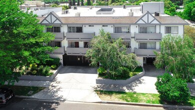 Tiara Court Ii Apartments in Van Nuys, CA - Building Photo - Building Photo