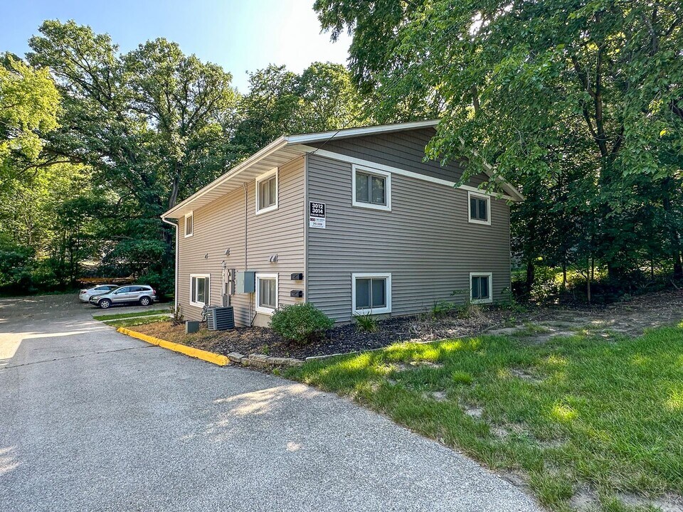 3014 Oakland St in Ames, IA - Building Photo