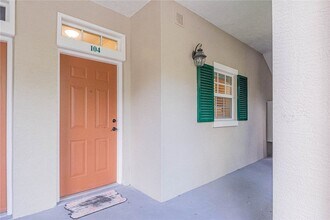 4360 Doubles Alley Dr, Unit 104 in Vero Beach, FL - Foto de edificio - Building Photo