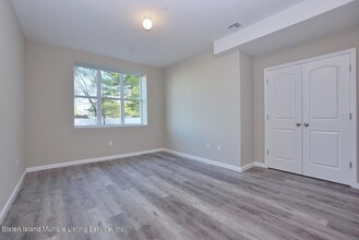 1131 Forest Ave in Staten Island, NY - Building Photo - Interior Photo