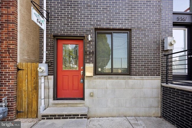 548 E Hewson St in Philadelphia, PA - Building Photo - Building Photo