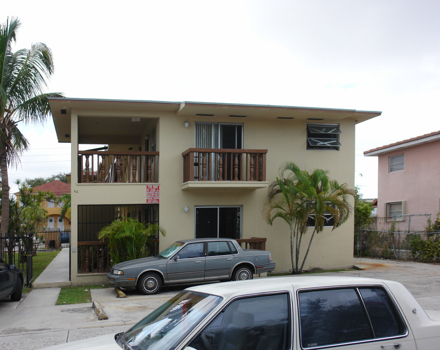 62 NW 17th Pl in Miami, FL - Foto de edificio