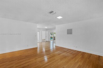 2020 NW 33rd Ct in Oakland Park, FL - Building Photo - Building Photo