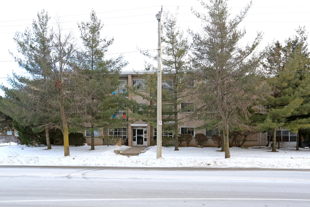 205 Lorraine Ave in Kitchener, ON - Building Photo