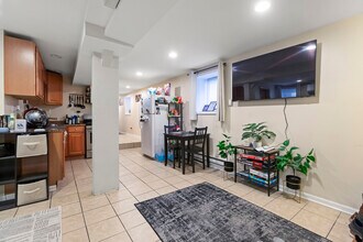 2028 N Hamlin Ave in Chicago, IL - Foto de edificio - Building Photo