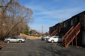 1100 Oneil Blvd in McKeesport, PA - Foto de edificio - Building Photo