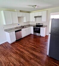 210 Wimbledon Ct in Clayton, NC - Foto de edificio - Building Photo