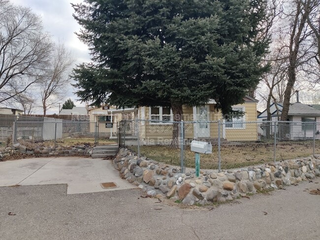 property at 729 S Fir St