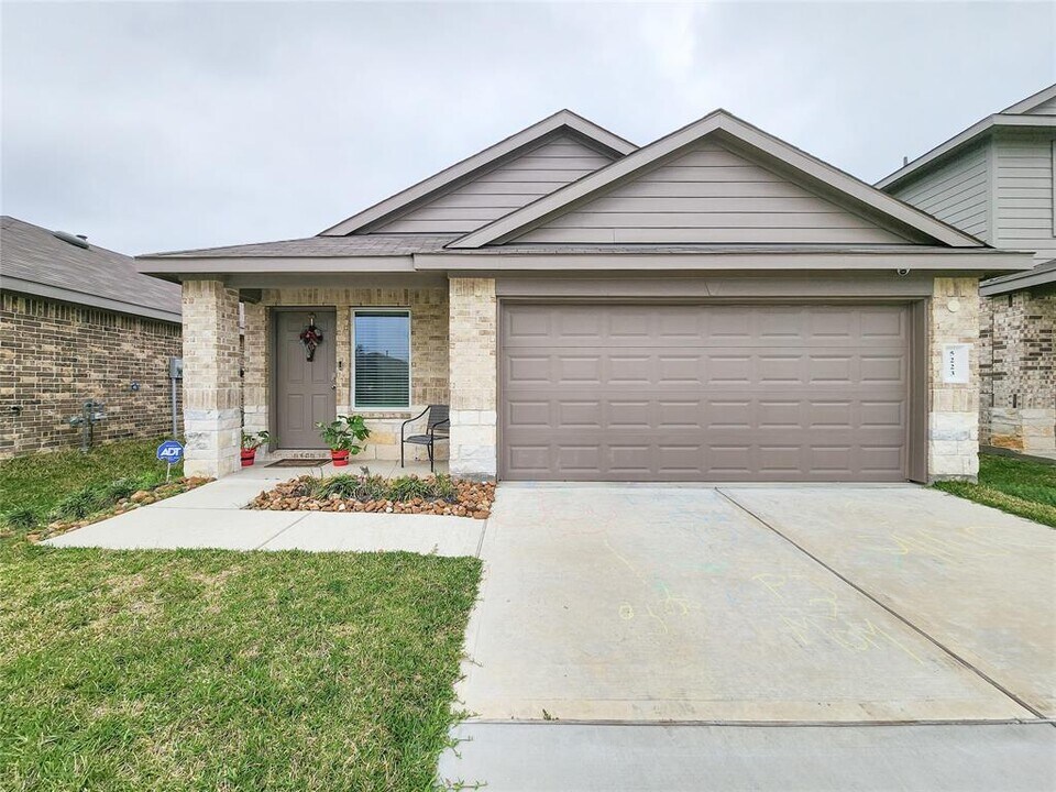 5223 Creekstone Rise Ln in Spring, TX - Building Photo