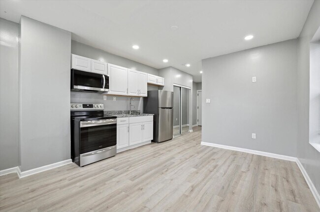 135 N 52nd St in Philadelphia, PA - Building Photo - Building Photo