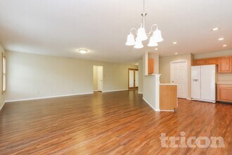 8243 Firefly Way in Indianapolis, IN - Foto de edificio - Building Photo